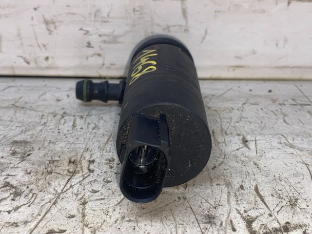 bontott BMW 3 E46 Fényszórómosó Szivattyú