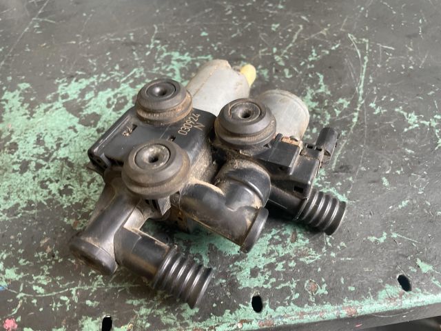 bontott BMW 3 E46 Fűtéscsap