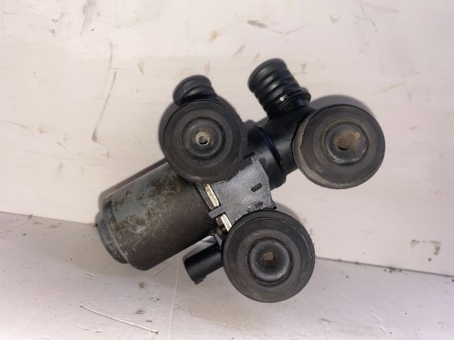 bontott BMW 3 E46 Fűtéscsap