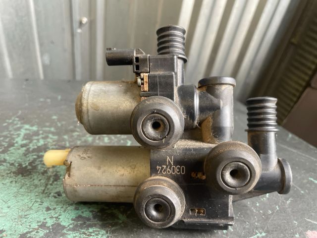 bontott BMW 3 E46 Fűtéscsap