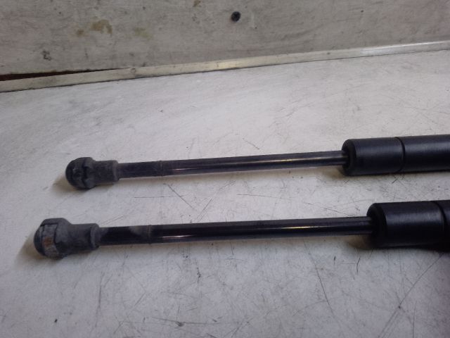 bontott BMW 3 E46 Gázrugós Kitámasztó Teleszkóp Motorháztető