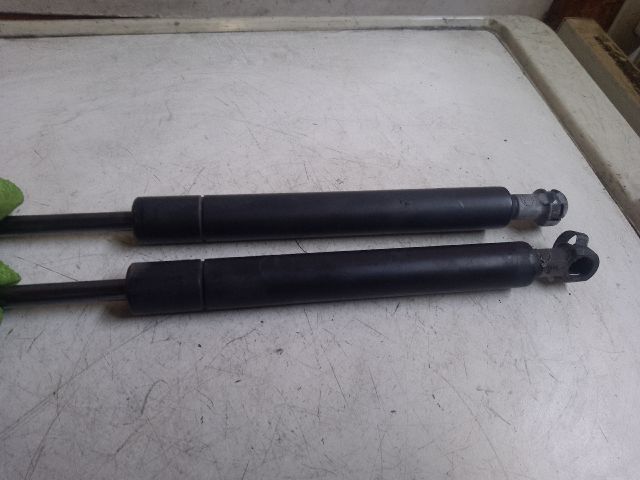 bontott BMW 3 E46 Gázrugós Kitámasztó Teleszkóp Motorháztető