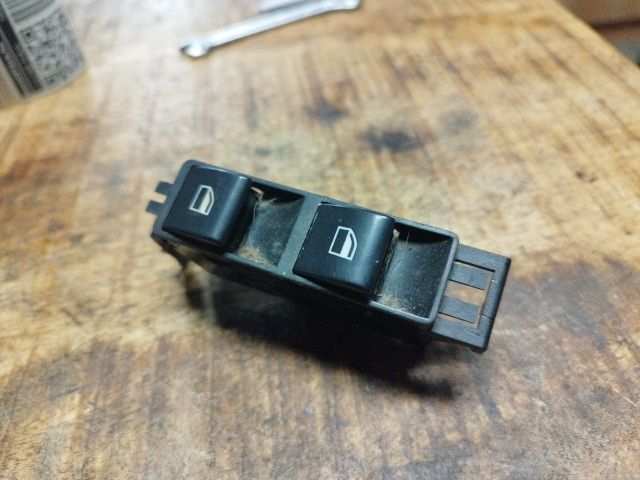 bontott BMW 3 E46 Jobb első Ablakemelő Kapcsoló