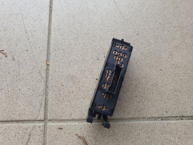 bontott BMW 3 E46 Jobb első Ablakemelő Kapcsoló