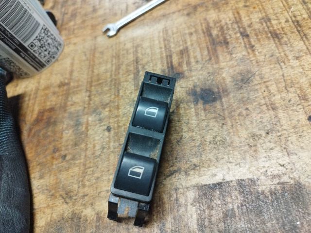 bontott BMW 3 E46 Jobb első Ablakemelő Kapcsoló