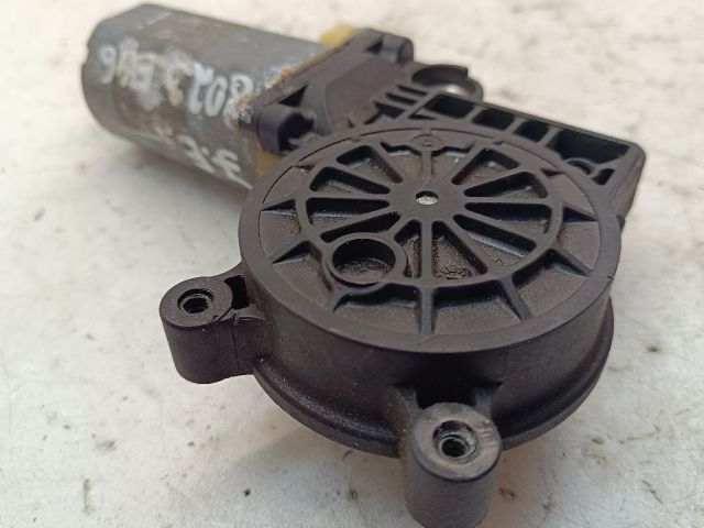 bontott BMW 3 E46 Jobb első Ablakemelő Motor