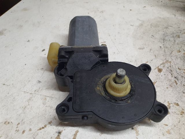 bontott BMW 3 E46 Jobb első Ablakemelő Motor