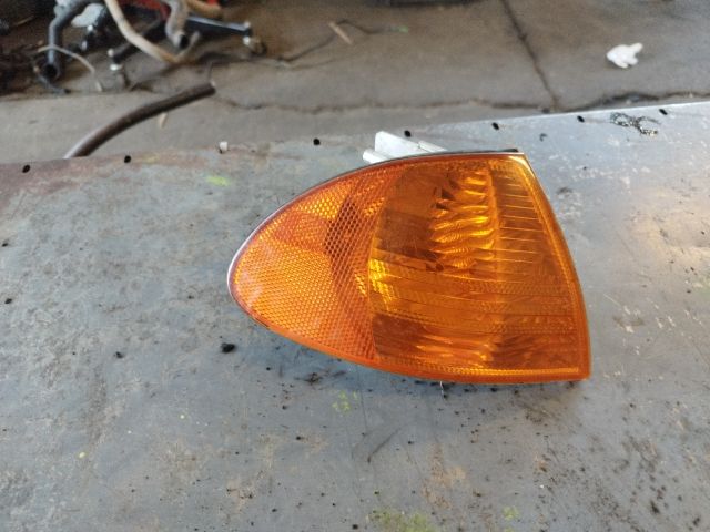 bontott BMW 3 E46 Jobb első Irányjelző