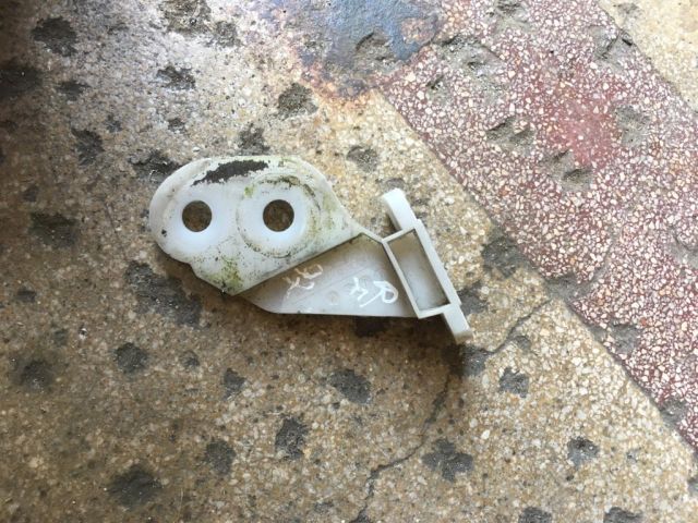 bontott BMW 3 E46 Jobb első Oldal Lökhárító Tartó (Műanyag)