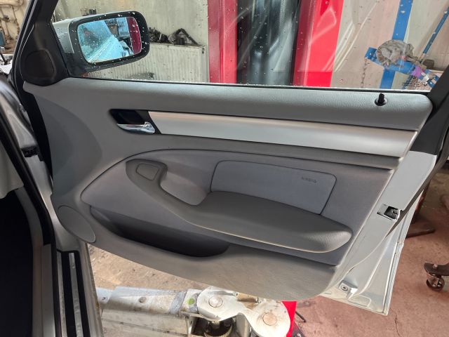 bontott BMW 3 E46 Jobb első Zsanér