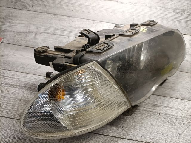 bontott BMW 3 E46 Jobb Fényszóró