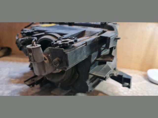 bontott BMW 3 E46 Jobb Fényszóró