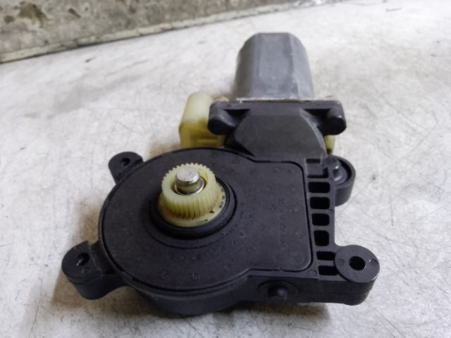 bontott BMW 3 E46 Jobb hátsó Ablakemelő Motor