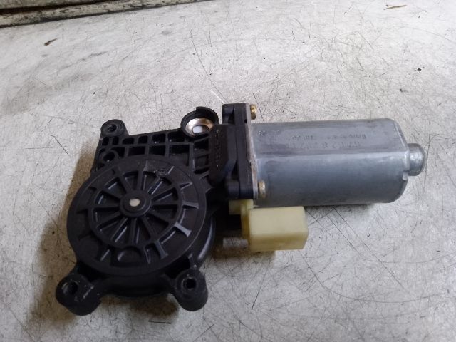 bontott BMW 3 E46 Jobb hátsó Ablakemelő Motor