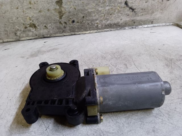 bontott BMW 3 E46 Jobb hátsó Ablakemelő Motor