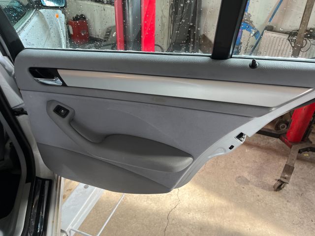 bontott BMW 3 E46 Jobb hátsó Ajtó Kárpit