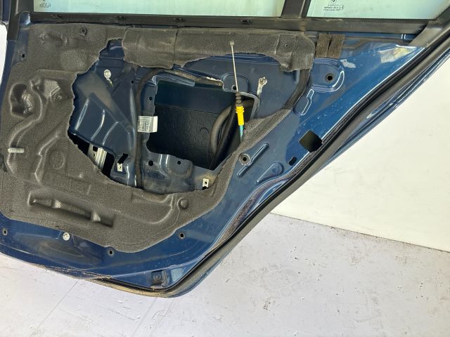 bontott BMW 3 E46 Jobb hátsó Ajtó (Részeivel)