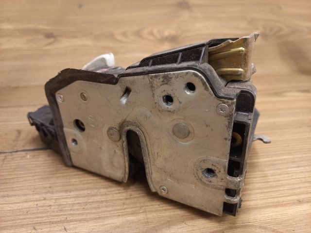 bontott BMW 3 E46 Jobb hátsó Ajtózár