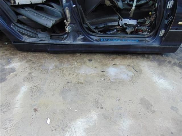 bontott BMW 3 E46 Jobb Küszöb