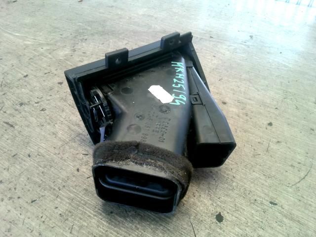 bontott BMW 3 E46 Középső Jobb Szellőző