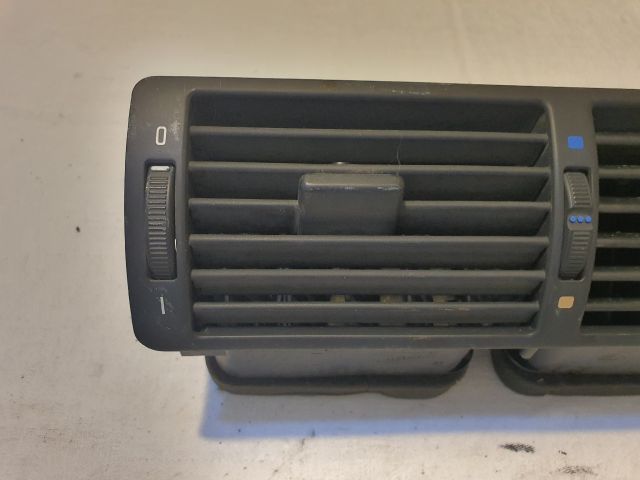 bontott BMW 3 E46 Középső Szellőző