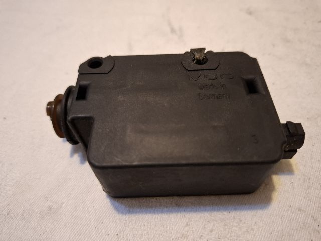 bontott BMW 3 E46 Központizár Motor Tankajtó