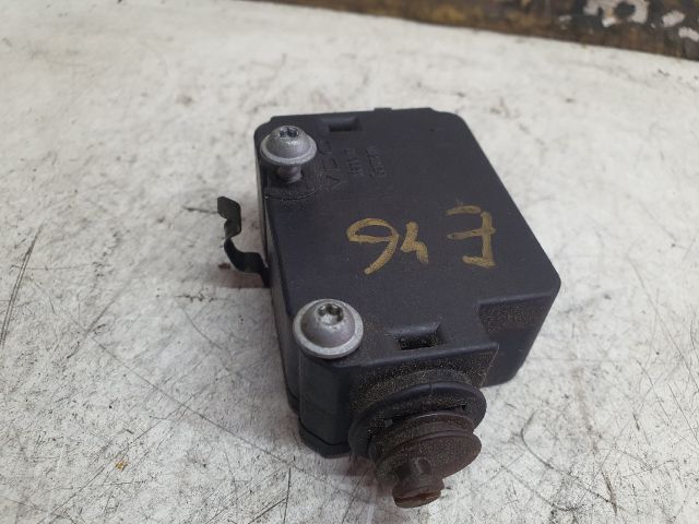 bontott BMW 3 E46 Központizár Motor Tankajtó