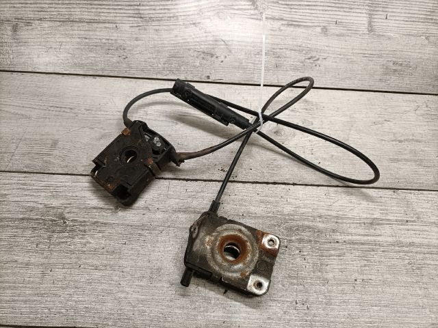 bontott BMW 3 E46 Motorháztető Zárszerkezet