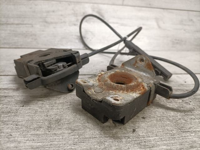 bontott BMW 3 E46 Motorháztető Zárszerkezet