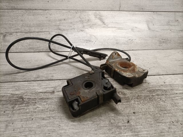 bontott BMW 3 E46 Motorháztető Zárszerkezet