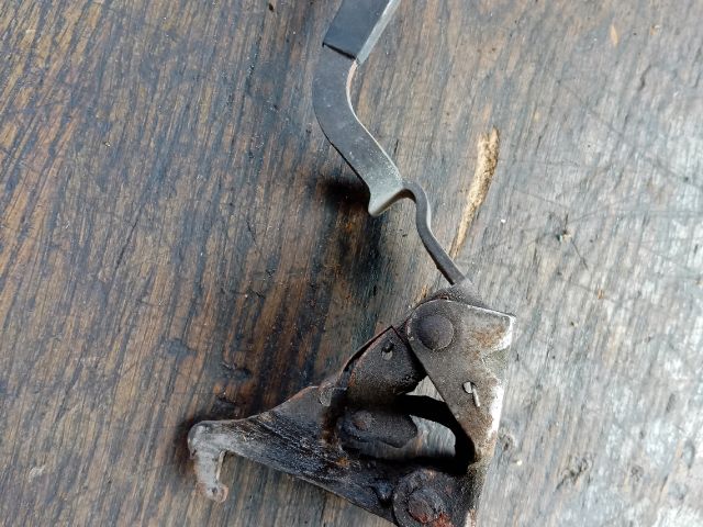 bontott BMW 3 E46 Motorháztető Zárszerkezet