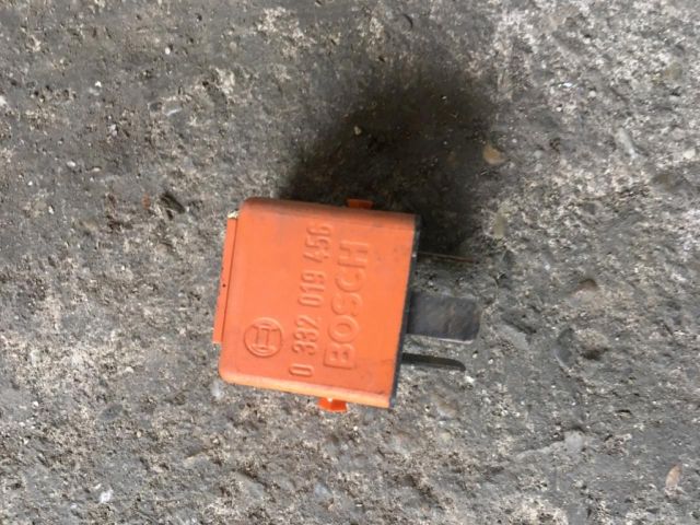 bontott BMW 3 E46 Relé