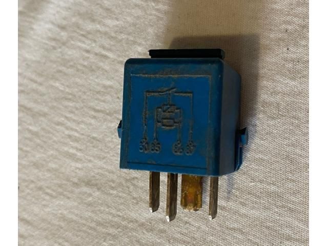 bontott BMW 3 E46 Relé