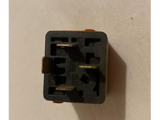 bontott BMW 3 E46 Relé