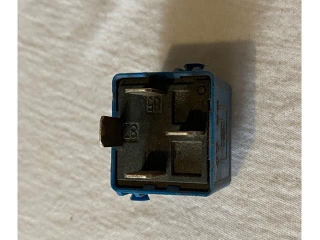 bontott BMW 3 E46 Relé