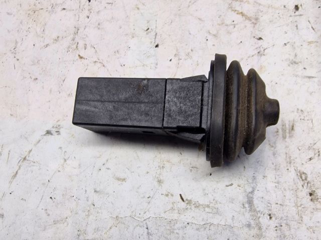 bontott BMW 3 E46 Tankajtó Nyitó Kar / Gomb