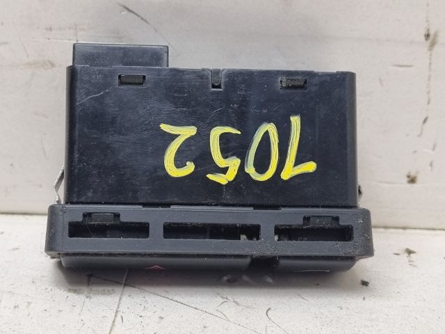 bontott BMW 3 E46 Vészvillogó Kapcsoló