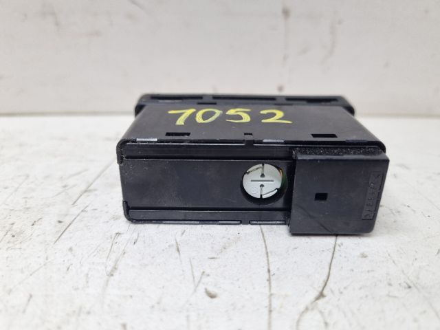 bontott BMW 3 E46 Vészvillogó Kapcsoló