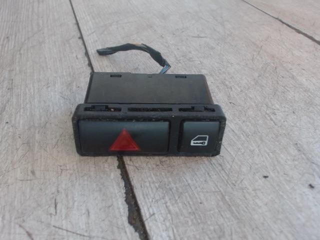 bontott BMW 3 E46 Vészvillogó Kapcsoló