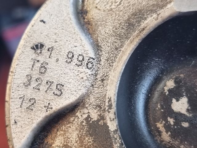 bontott BMW 3 E90 Dugattyú és Hajtókar