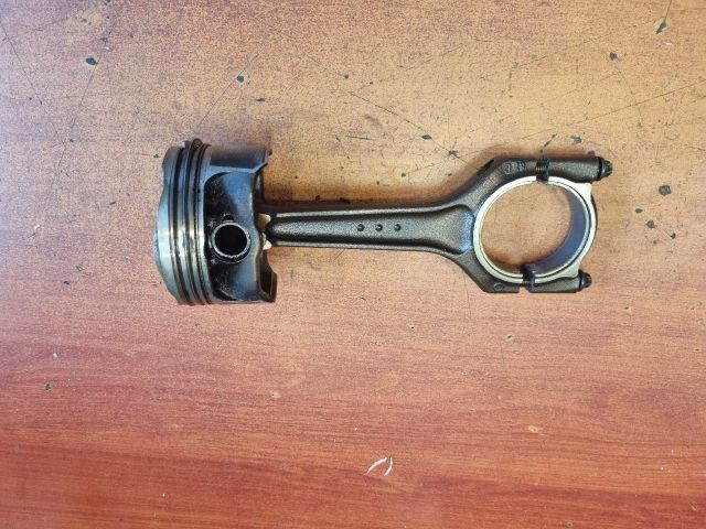 bontott BMW 3 E90 Dugattyú és Hajtókar