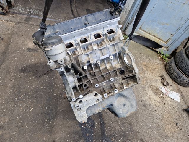 bontott BMW 3 E90 Motor (Fűzött blokk hengerfejjel)