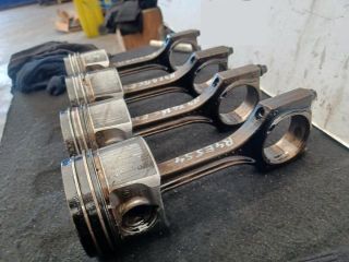 bontott BMW 3 E90 Dugattyú