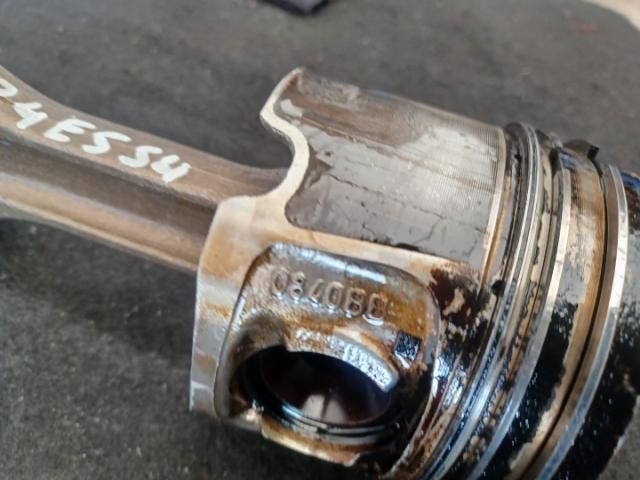 bontott BMW 3 E90 Dugattyú