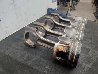 bontott BMW 3 E90 Dugattyú