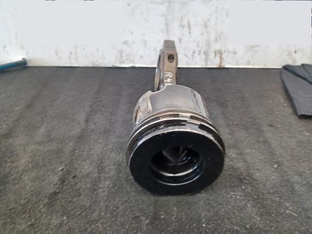 bontott BMW 3 E90 Dugattyú