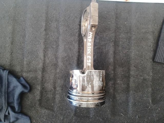 bontott BMW 3 E90 Dugattyú