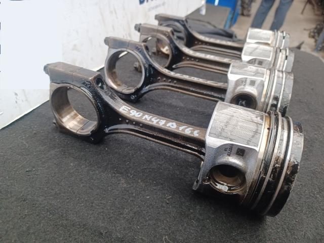 bontott BMW 3 E90 Dugattyú