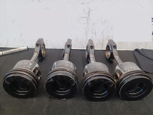 bontott BMW 3 E90 Dugattyú