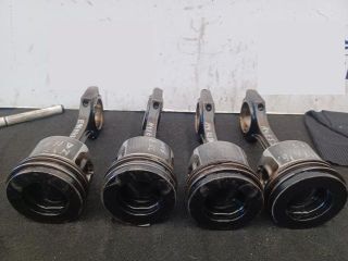 bontott BMW 3 E90 Dugattyú